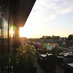 Koenig's Am Schlosspark 4*
