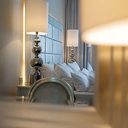 Koenig's Am Schlosspark Szálloda 4*