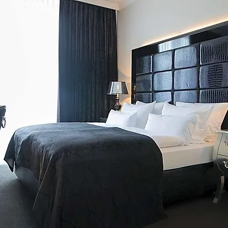 Koenig's Am Schlosspark Szálloda 4*