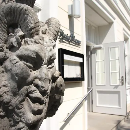 Hotel Koenig's Am Schlosspark 4*