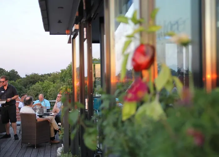 Konig's Am Schlosspark 4*